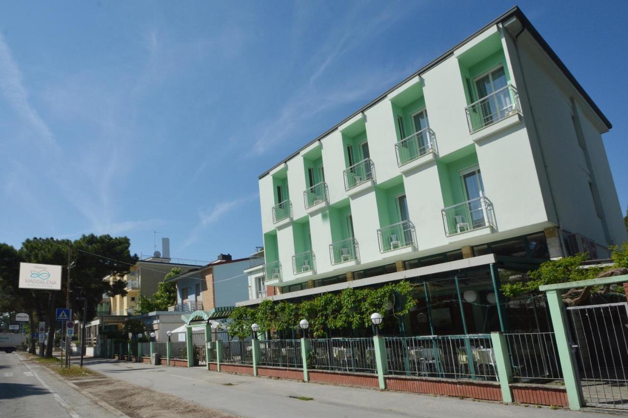 Hotel Maddalena Марина-ди-Равенна Экстерьер фото