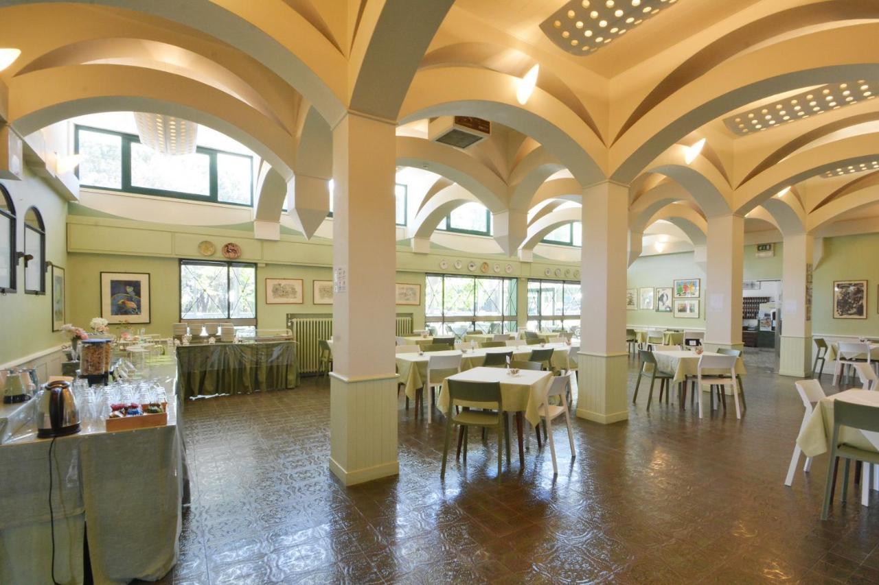 Hotel Maddalena Марина-ди-Равенна Экстерьер фото