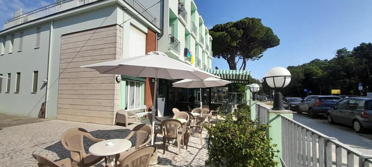 Hotel Maddalena Марина-ди-Равенна Экстерьер фото