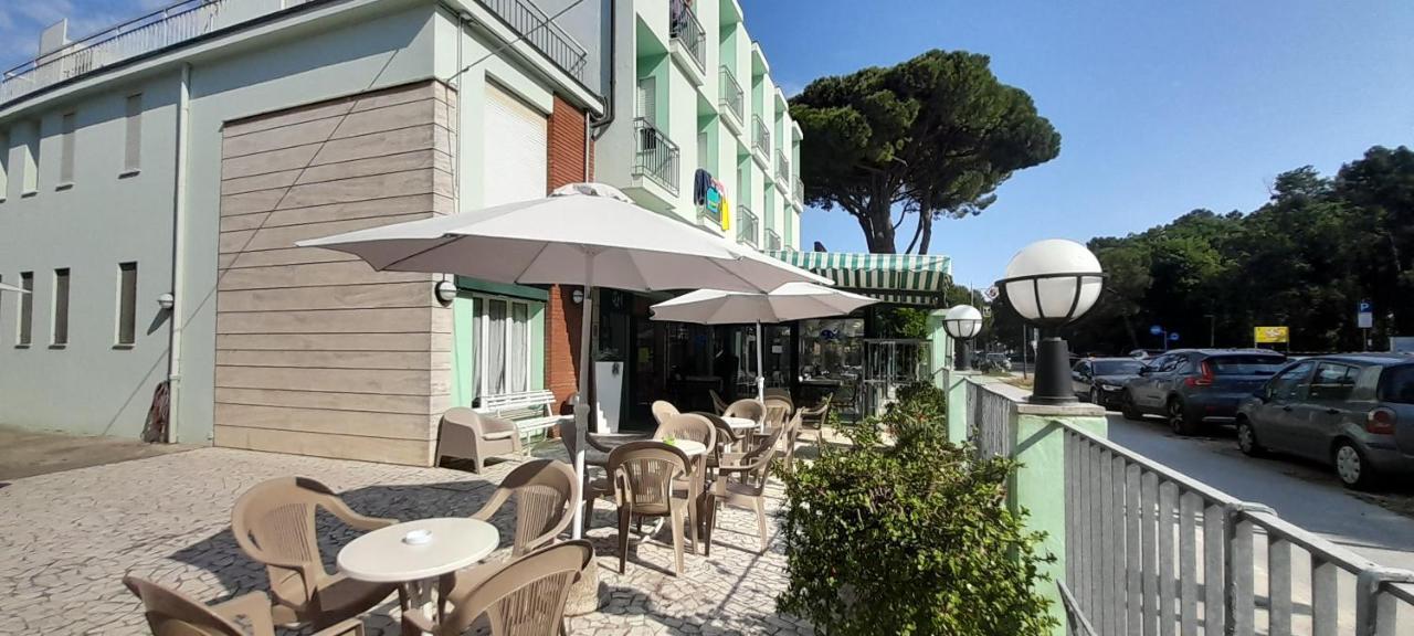 Hotel Maddalena Марина-ди-Равенна Экстерьер фото