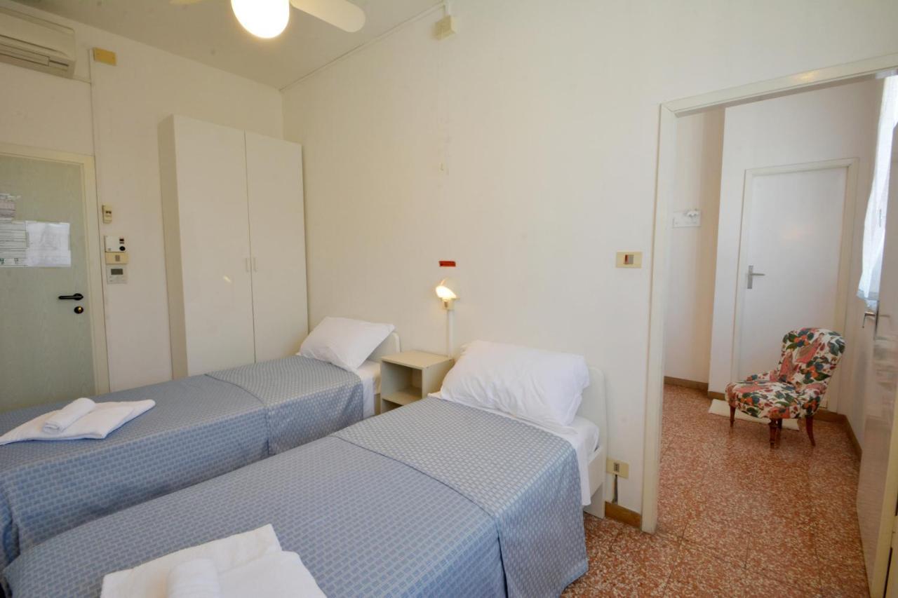 Hotel Maddalena Марина-ди-Равенна Экстерьер фото
