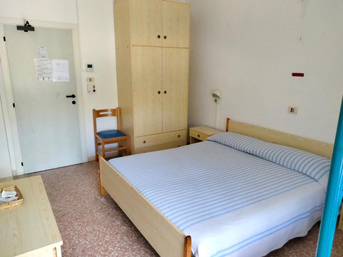 Hotel Maddalena Марина-ди-Равенна Номер фото